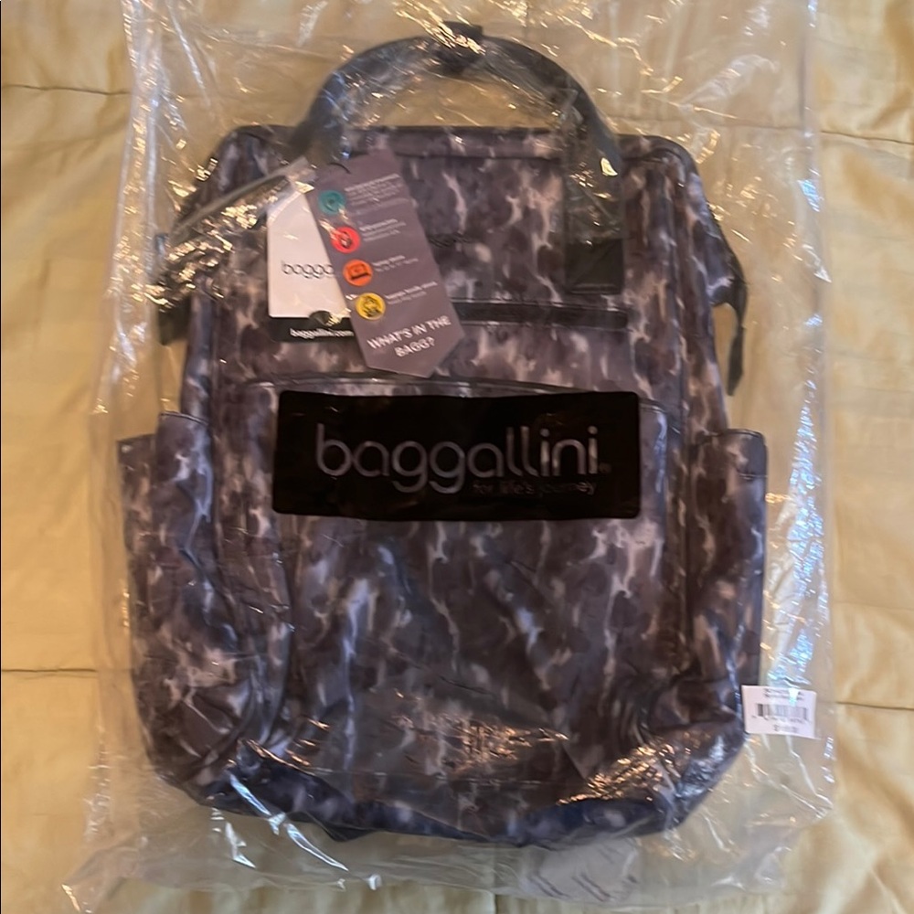 Baggallini Gray Urban Backpack Durable Casual Design